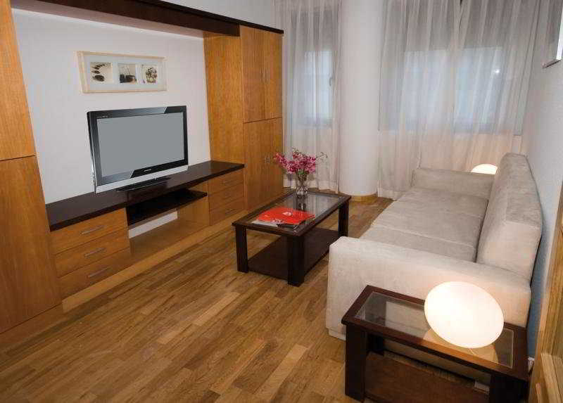 Suites Kris Aeropuerto مدريد المظهر الخارجي الصورة